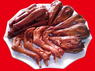 鹵菜出鍋就發(fā)黑，抹鹵水VS抹鹵油哪個(gè)好？