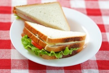 自制三明治，做法簡單的營養(yǎng)早餐，早上你想來一份嗎