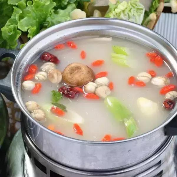 秋天到了，學(xué)學(xué)這5款火鍋湯底的做法吧！