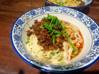 四川擔擔面食培訓(xùn)學校哪家比較好？學習正宗擔擔面食做法
